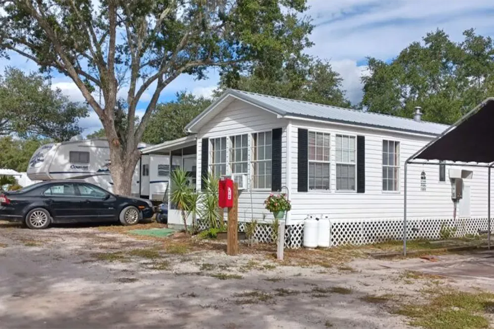 Manufactured Homes at Paradise Lakes - Deltona, FL